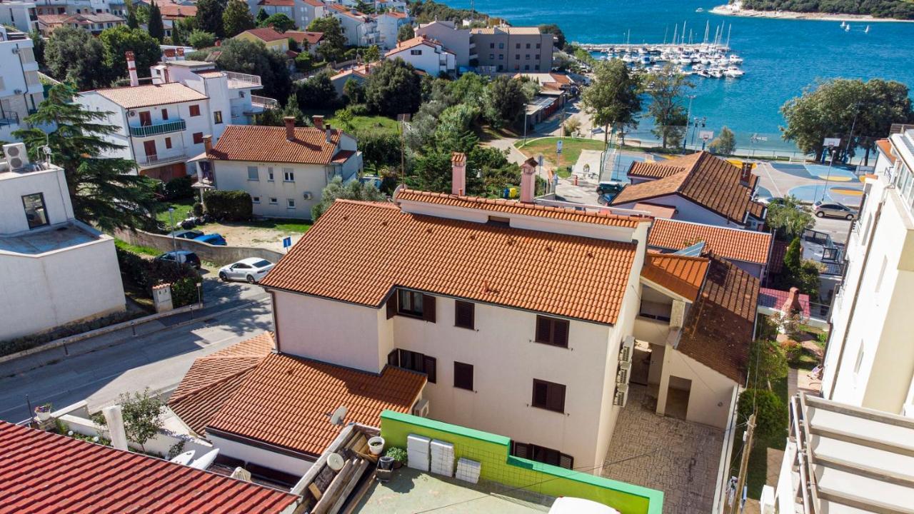 Holiday Apartment 50M From The Beach Pjescana Uvala Bagian luar foto